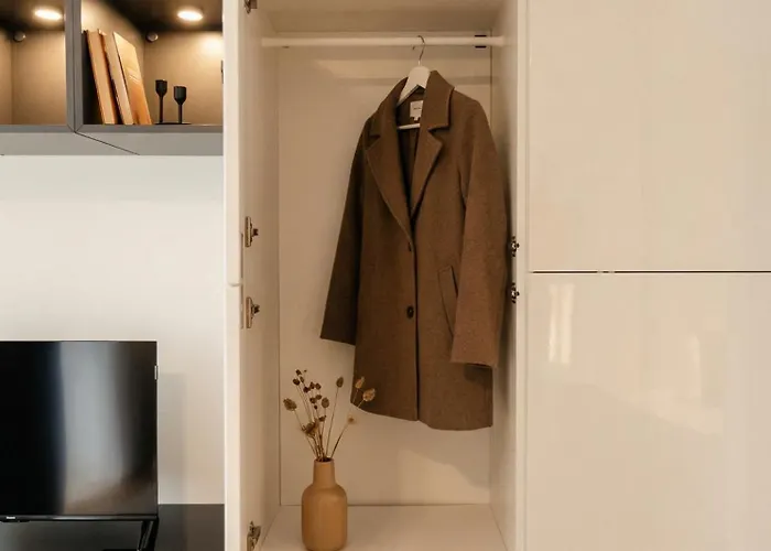 Emora Stylish With Terrace Apartament